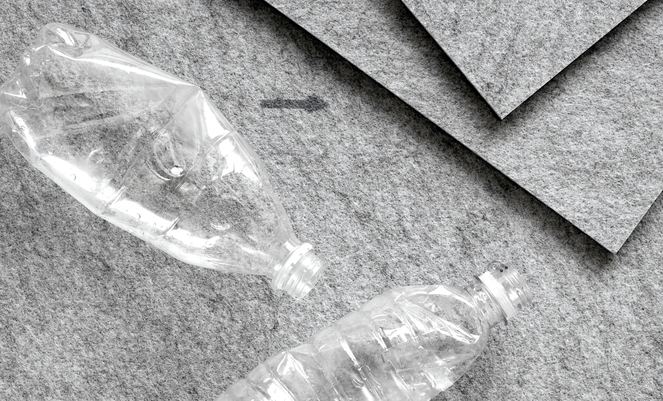 Tæppebagsider af brugte plastflasker